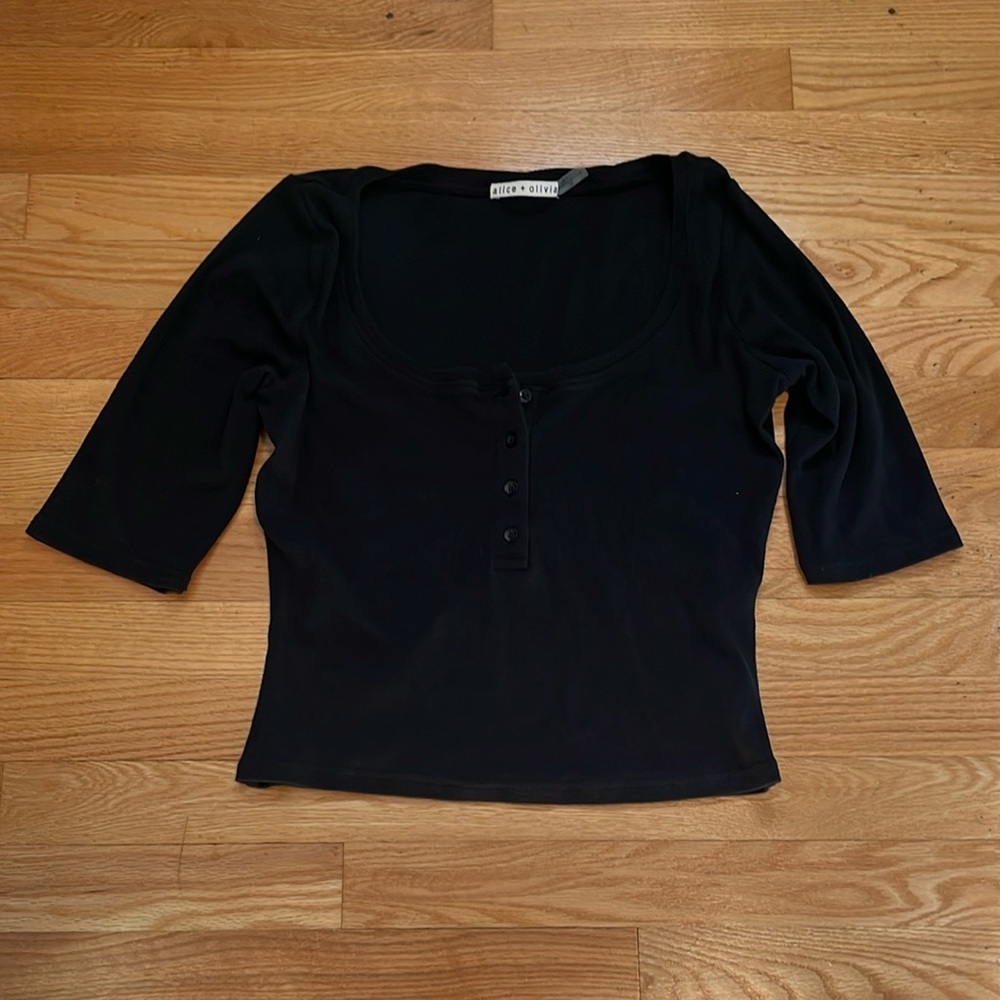 Alice and Olivia Mindy button front tee black size large